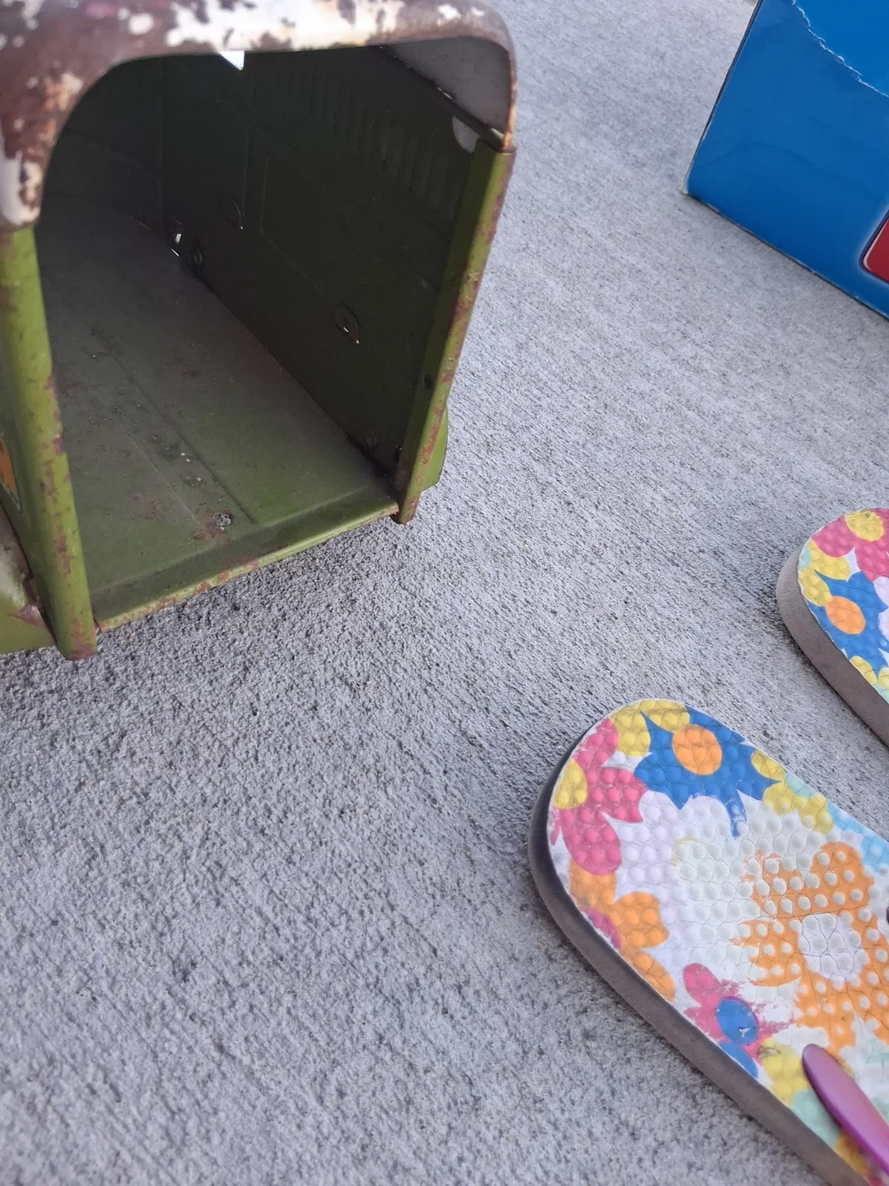 Green and White Kids Toy Horse Trailer